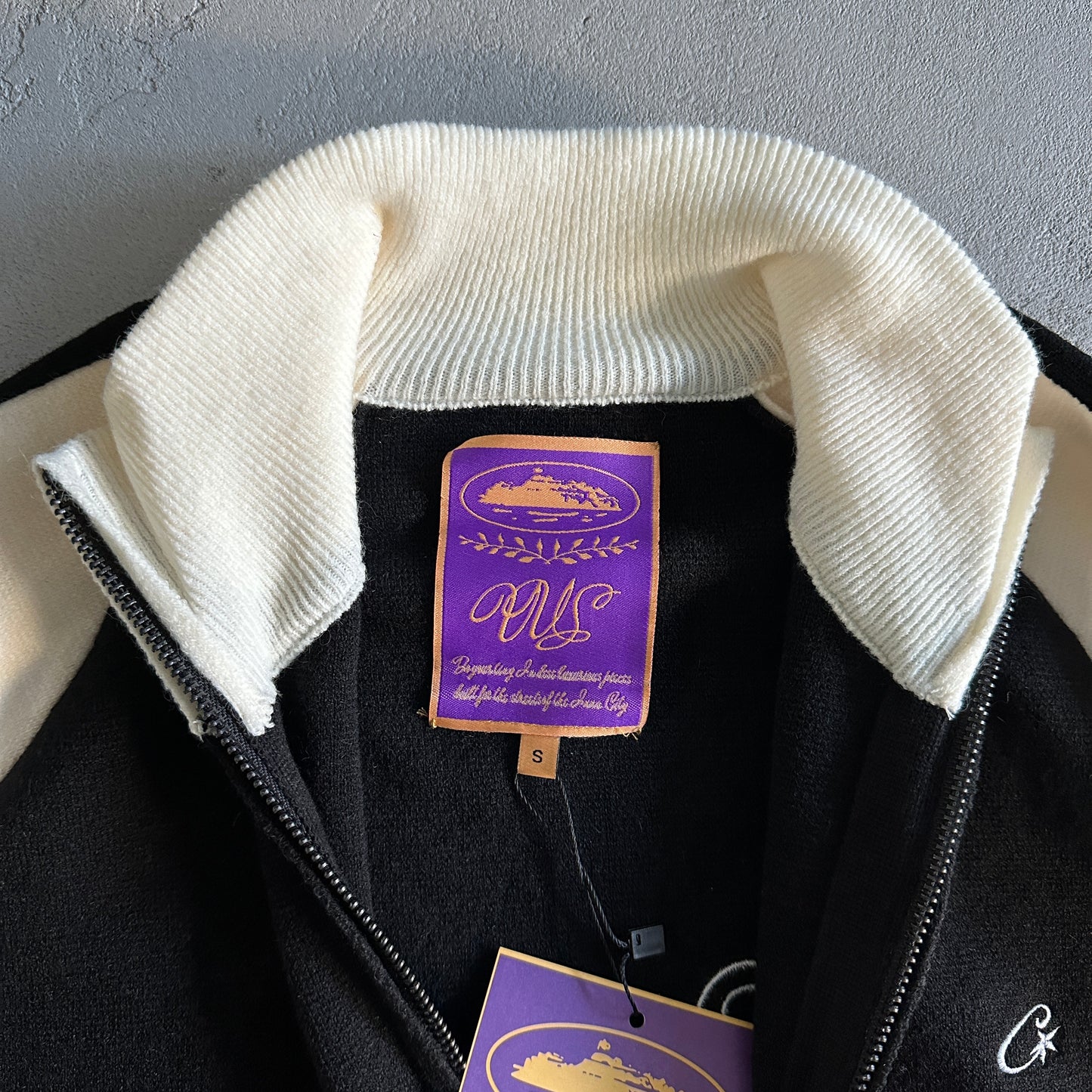 Corteiz Cream/Black-Zipper