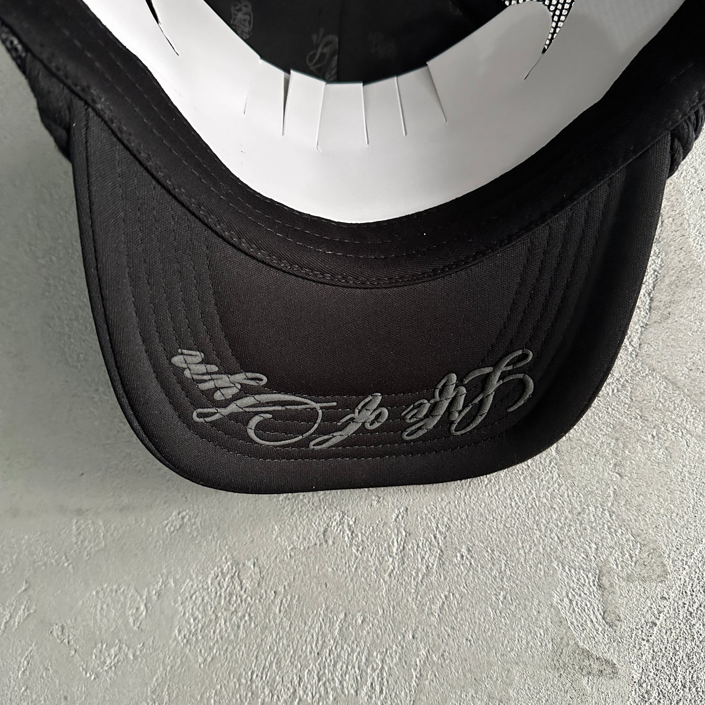 Syna Black/White/Grey Caps